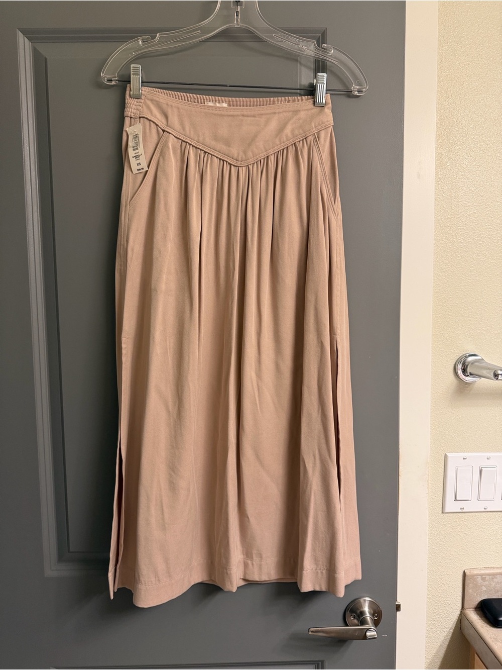 Wilfred Gabrielle Skirt in Cairo Midi Skirt with Gathered Waist